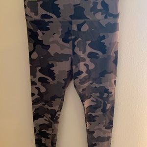 Wild fable camo leggings